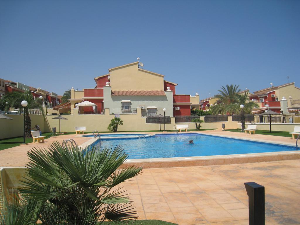 Bungalow Altos de la Bahia Torrevieja Habitación foto